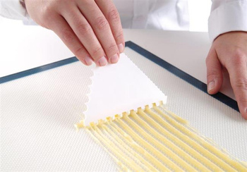 Konditoreischaber Dreieckskamm breiter Abstand